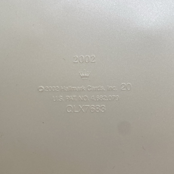 Hallmark Ornament: 2002 light up Gingerbread Cottage - Picture 8 of 13